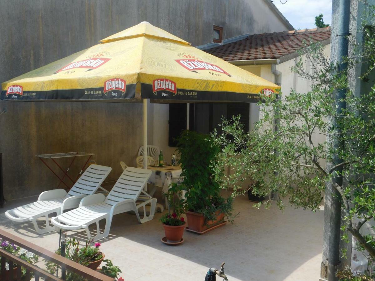 Apartment Artusi Pula Zewnętrze zdjęcie